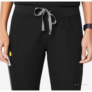 Figs Kade cargo scrub pant